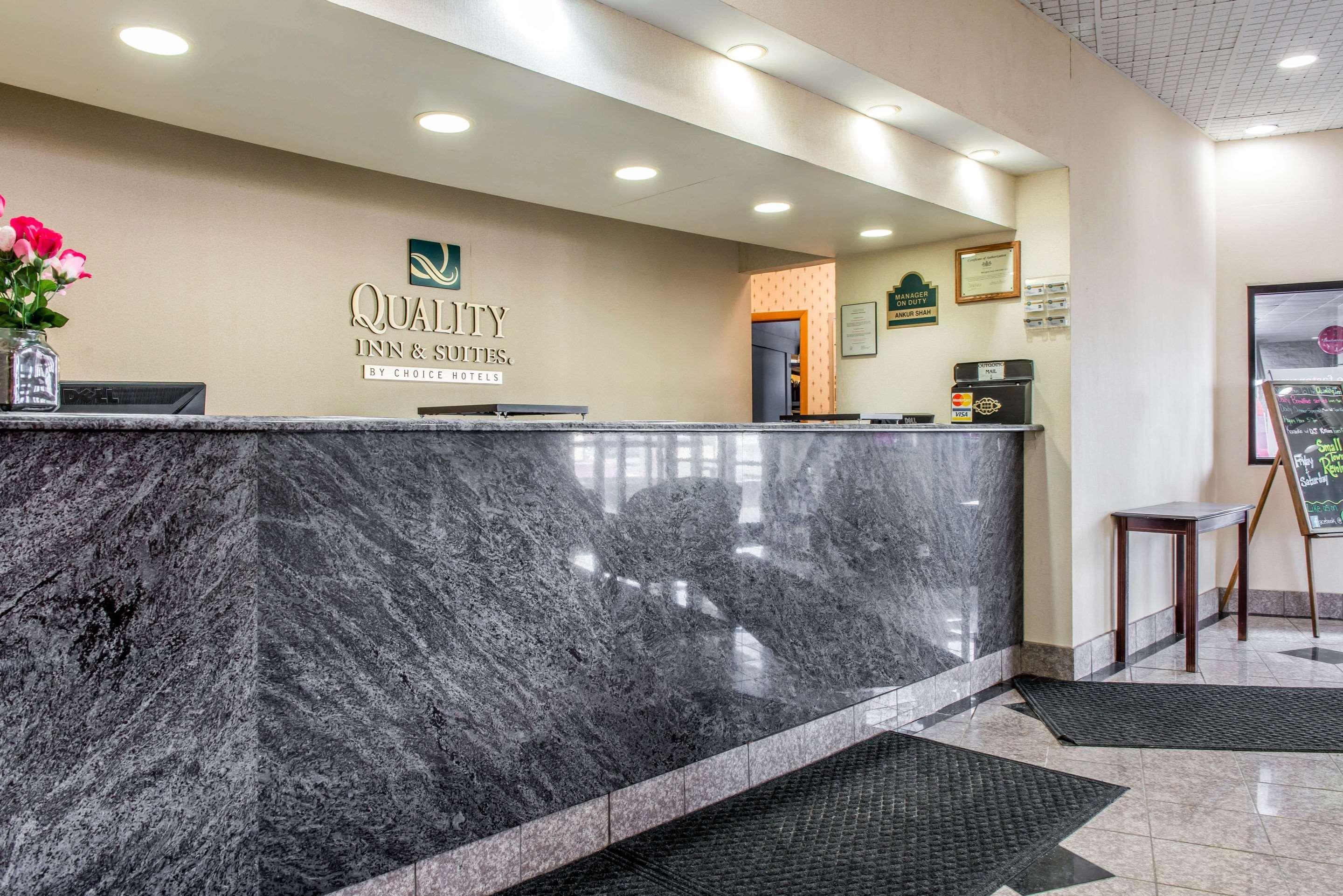 Quality Inn & Suites Fairview  Экстерьер фото